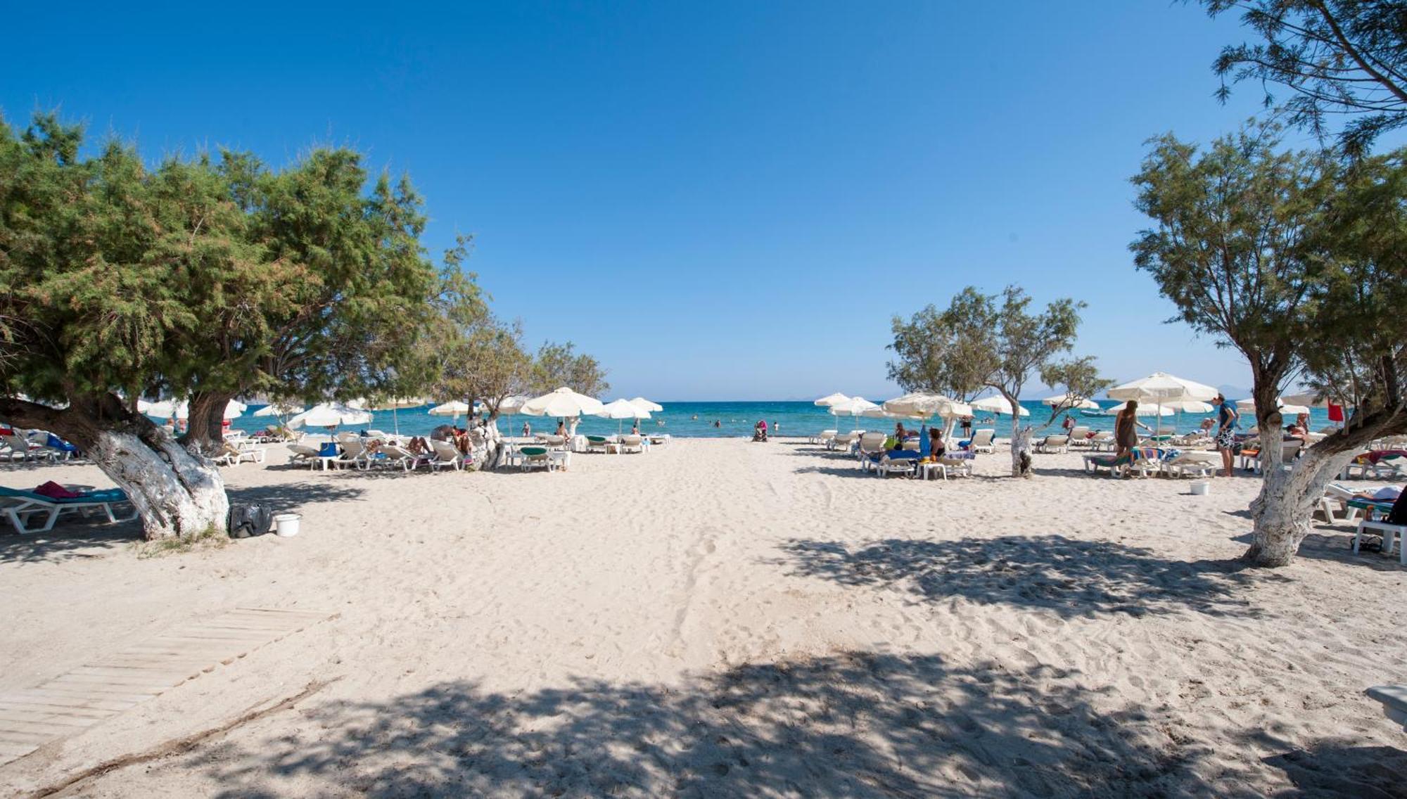 Tigaki Beach Hotel Exterior photo