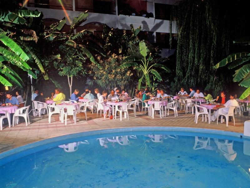 Tigaki Beach Hotel Exterior photo